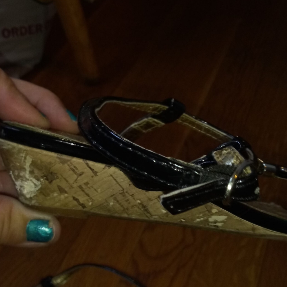 Shoes - Picture 7 of 8